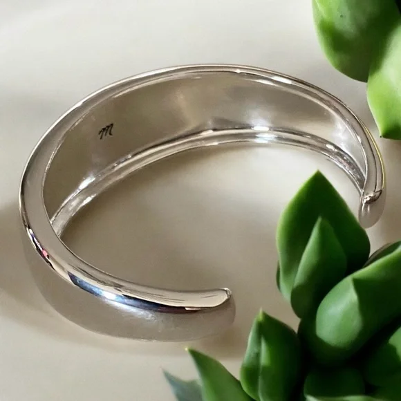 ๐2 x HOST PICK๐ NWT Madewell Chunky Domed Cuff Bracelet - Picture 3 of 7